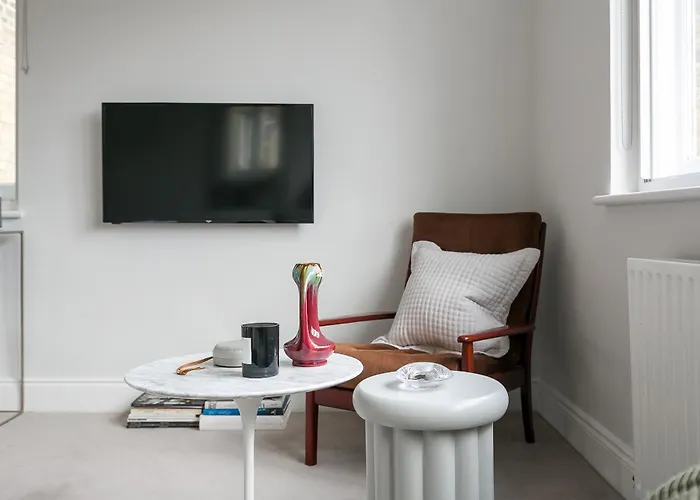 Beautiful Centrally Located Large Studio