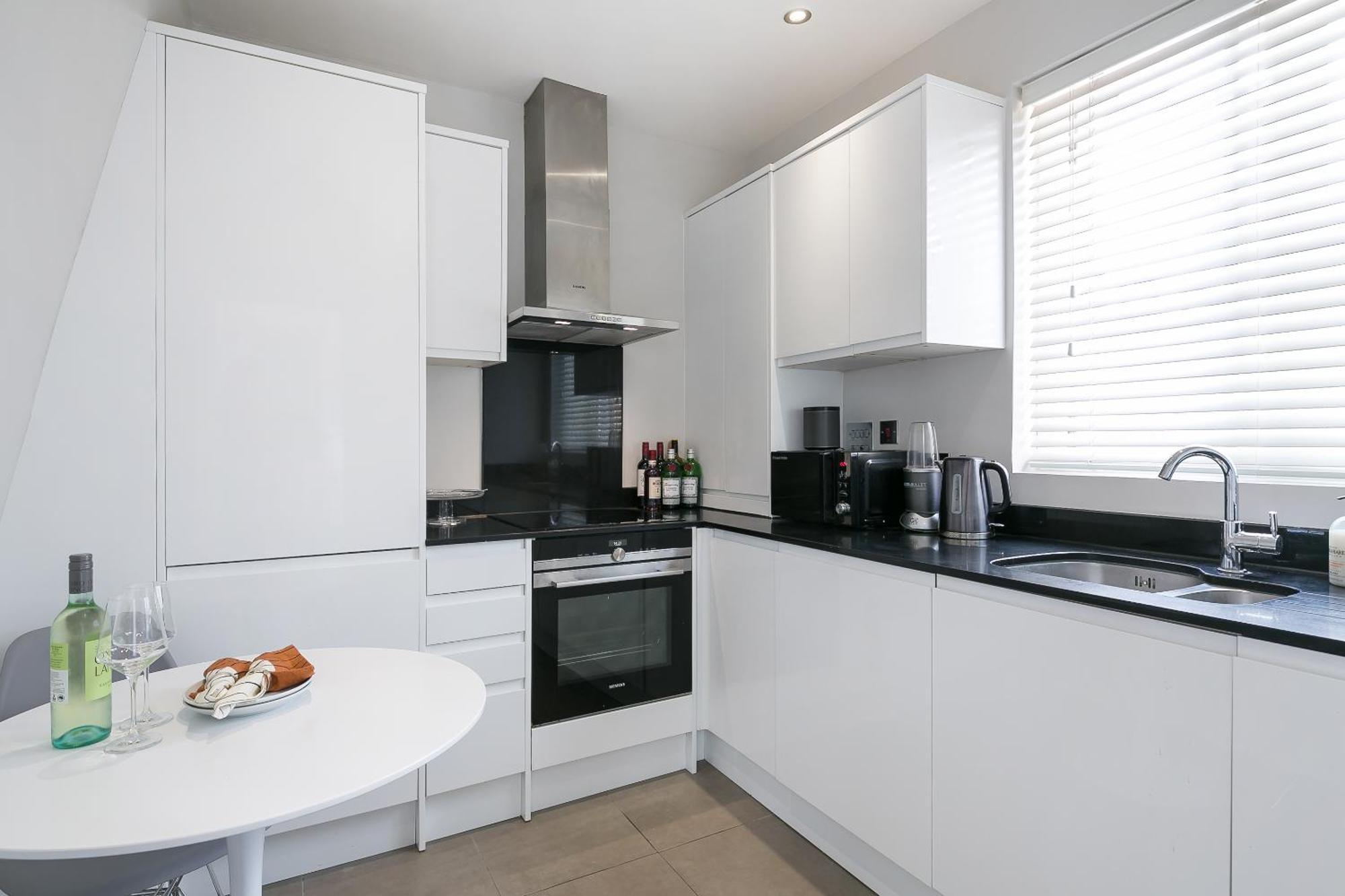 Апартаменты Beautiful Centrally Located Large Studio *