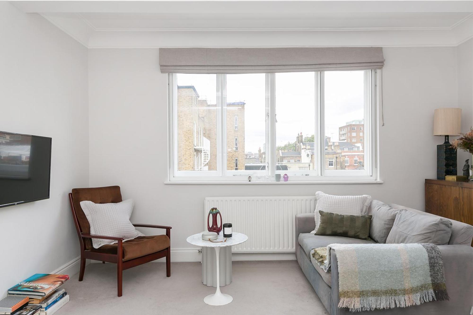 Beautiful Centrally Located Large Studio Лондон