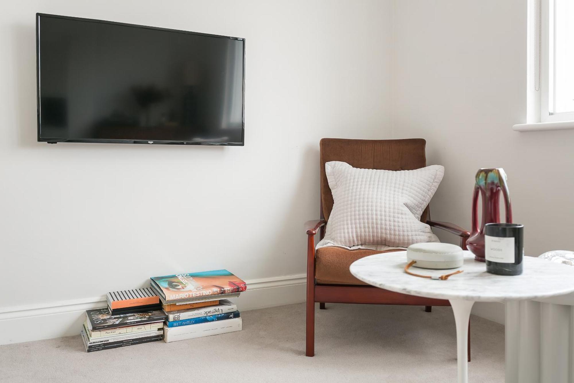 Beautiful Centrally Located Large Studio Апартаменты Лондон