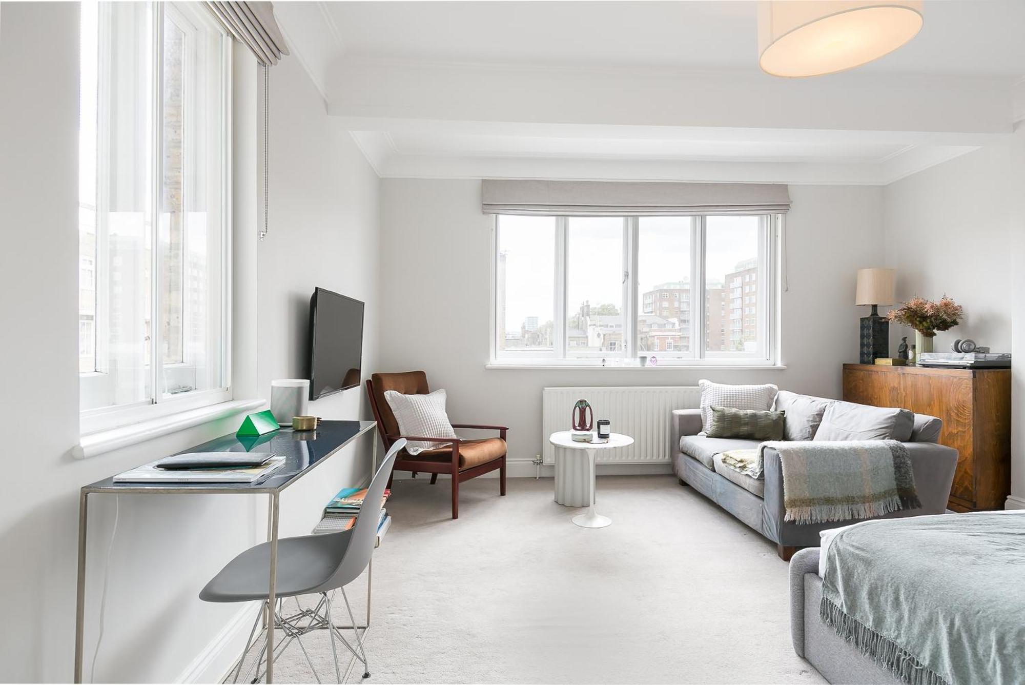 Beautiful Centrally Located Large Studio * Лондон